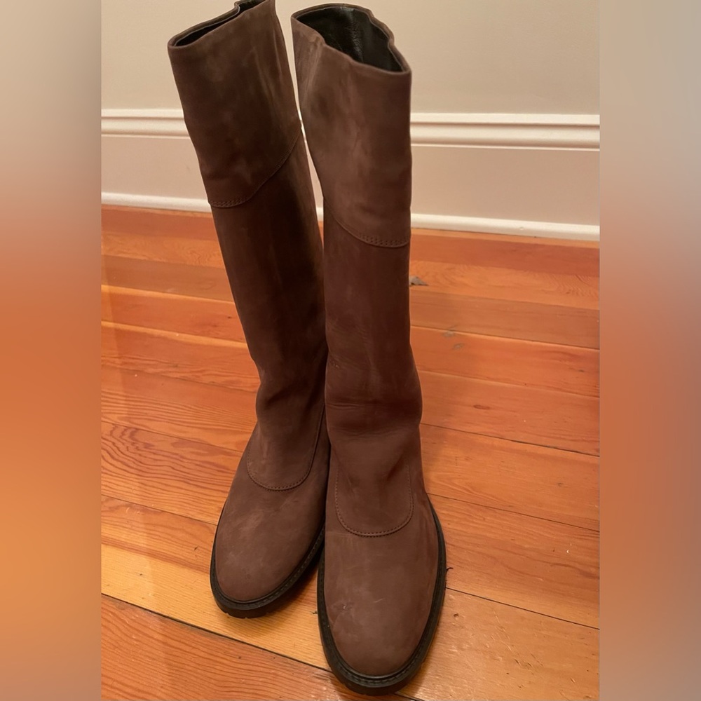 Salvatore Ferragamo size 8 brown boots